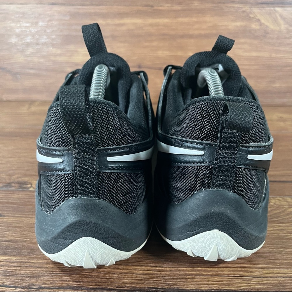 Nike Black and White Athletic Shoes - Picture 4 of 11